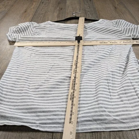 Disney Store T Shirt Top Womens XL Cruella Deville Graphic Short Sleeve V Neck - Picture 5 of 8